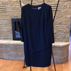 R & M Richards SZ 16 ladies below the knee dress in navy